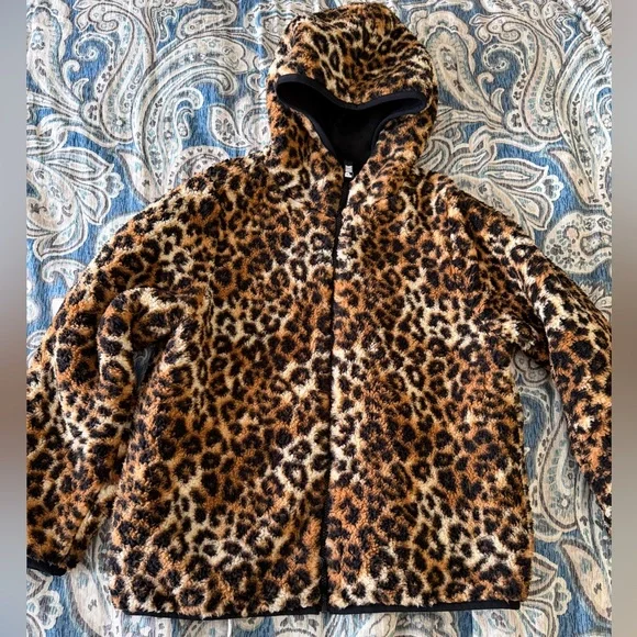 Victoria’s Secret PINK Reversible Sherpa Black With Leopard Jacket Medium - Picture 3 of 5